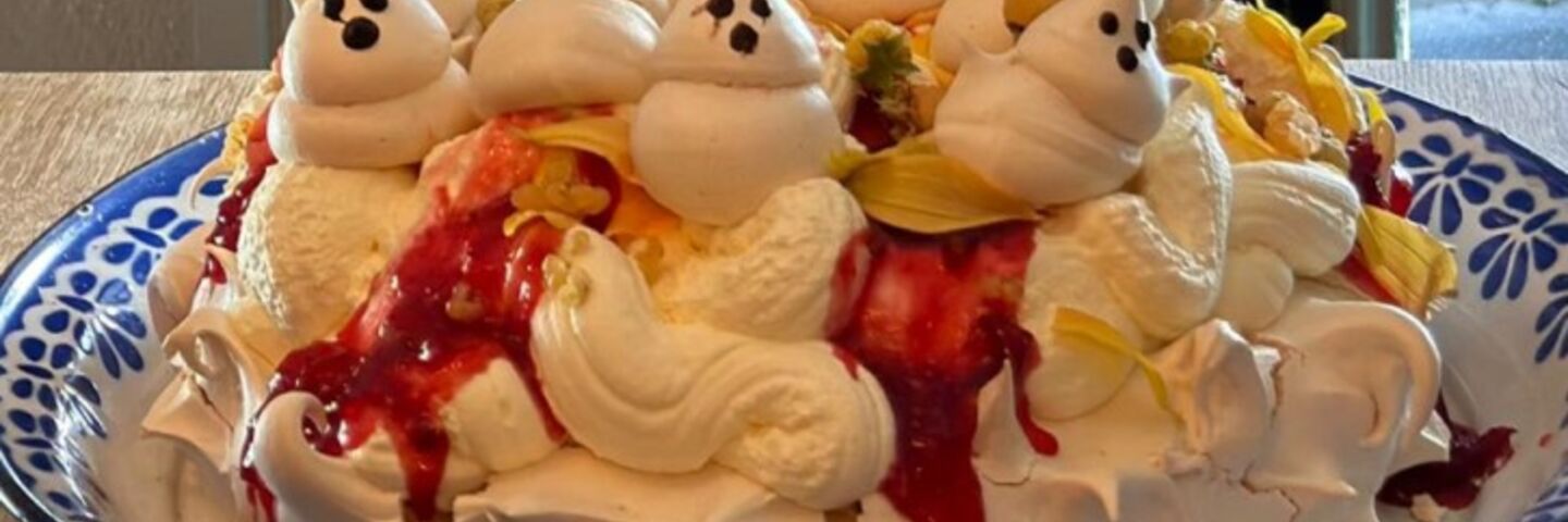 Jess  Spooky Pavlova