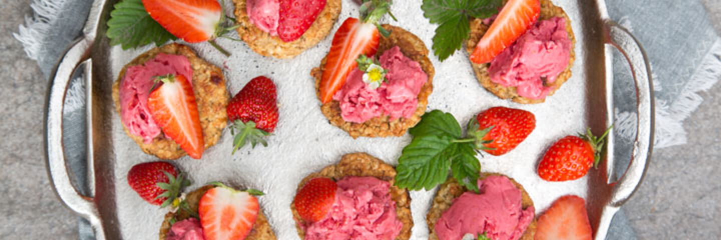 Oaty Cookie Strawberry 'Nice Cream' Sandwiches