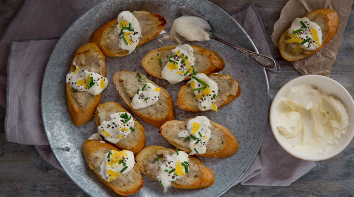 Sausage chicken crostini sour cream chives recipe
