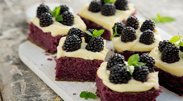 Blackberry and cream cheese tray bake