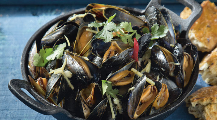 Thai-Style Mussels with Crusty Bread