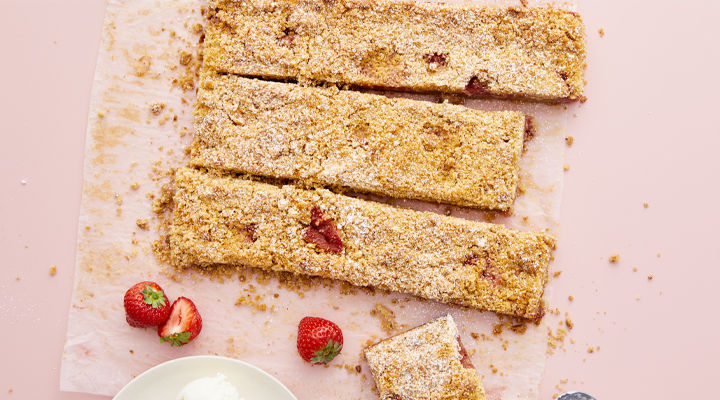 Strawberry crumble slice recipe