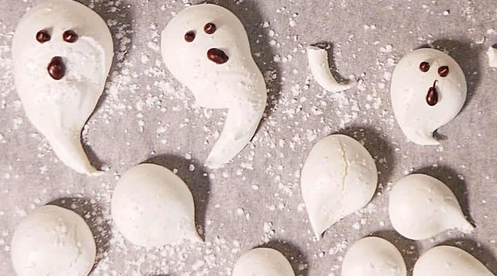 Ghost meringues recipe
