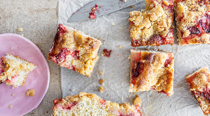 Strawberry crumb bun recipe