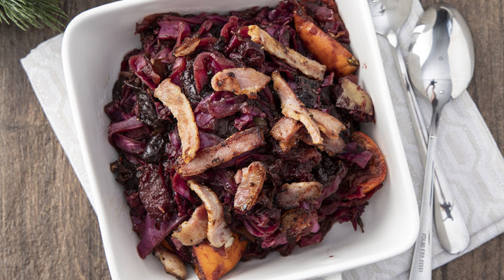 Slow-cooked red cabbage with crispy bacon