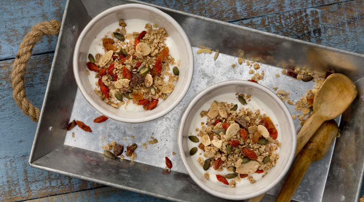 Chocolate and goji berry granola recipe