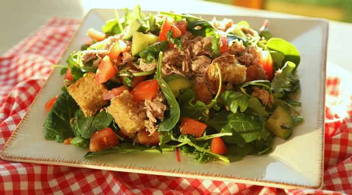 Tuna panzanella salad recipe