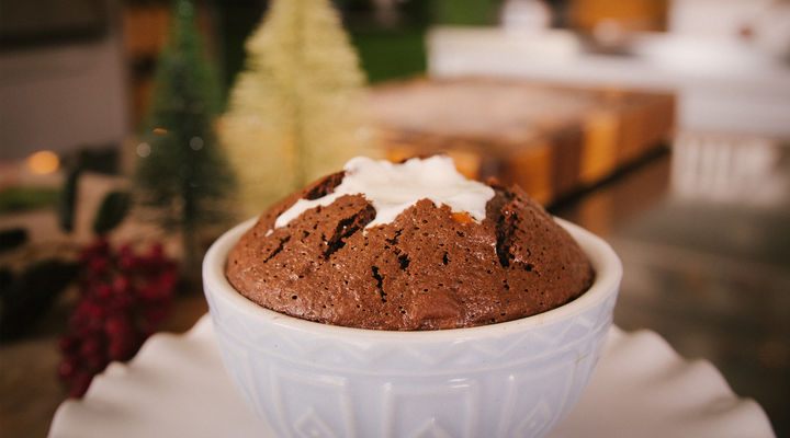 SuperValu Kevin Dundon Christmas Pear and Chocolate Cake SuperValu KevinDundon PearandChocolateCake Recipe