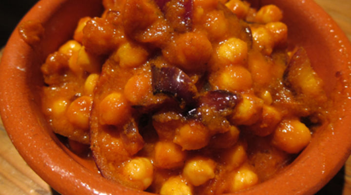 Tasty Chickpea Curry with Homemade Raita