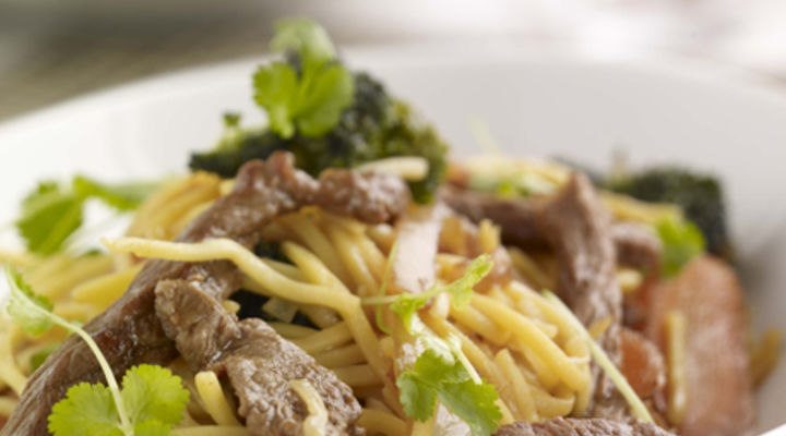 Crispy Chilli Beef with Broccoli and Noodles