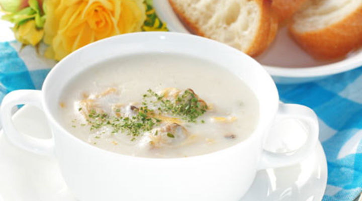 How do you make a delicious seafood chowder?