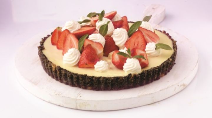 Strawberry Cheesecake with Mango Coulis