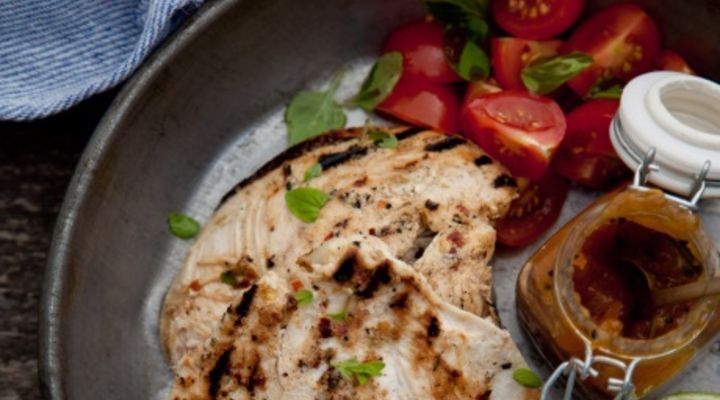 Barbecued chilli and yogurt chicken with mango chutney