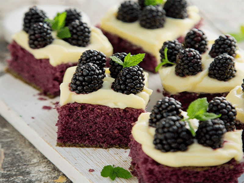 Blackberry and cream cheese tray bake