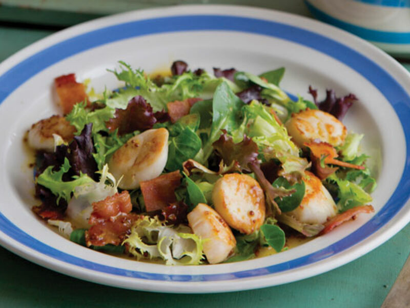 Warm Salad with Scallops, Bacon and Emerald Oils Rapeseed Oil