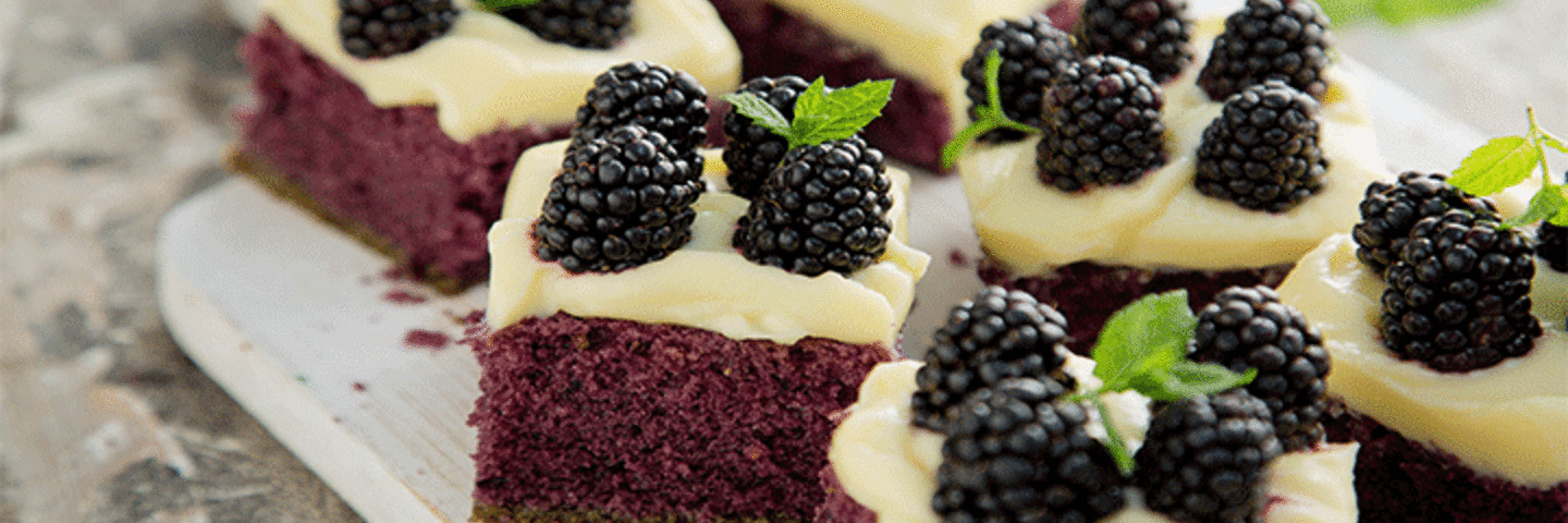 Blackberry and cream cheese tray bake