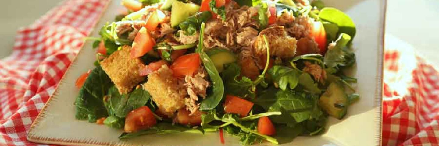 Tuna panzanella salad recipe