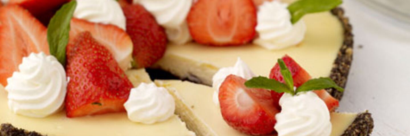 Strawberry Cheesecake Tart with Mango Coulis