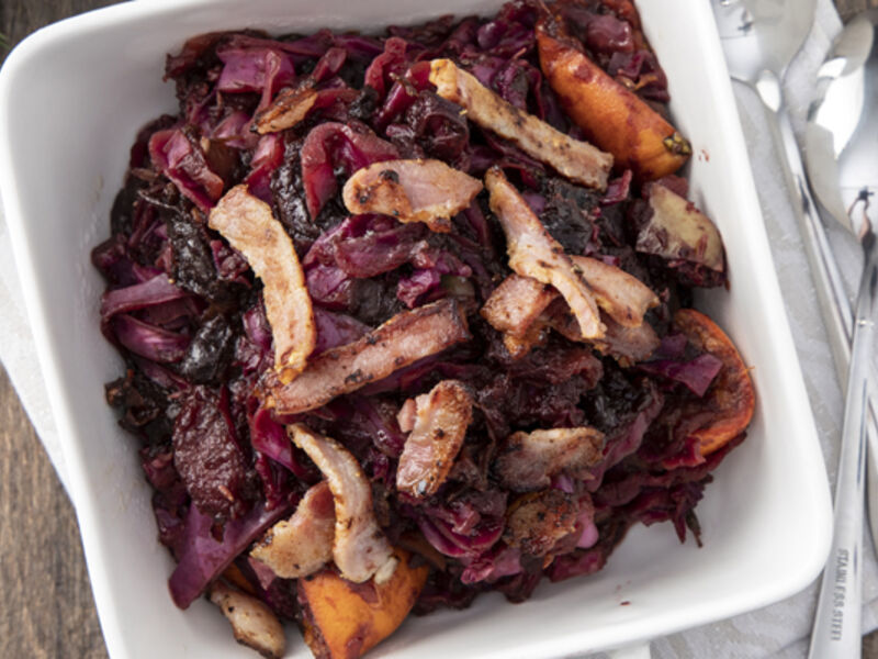 Slow-cooked red cabbage with crispy bacon